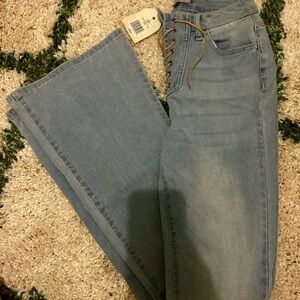 Wonderly Flare Jeans